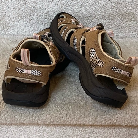 LL BEAN SHOES/ LL BEAN WOMENS HIKING SANDALS/ COLOR LIGHT BROWN/ SIZE 7M - Picture 2 of 7